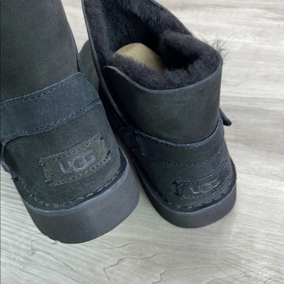🍁UGG🍁 BLACK AUBRIELLE BOOTS - Picture 8 of 14